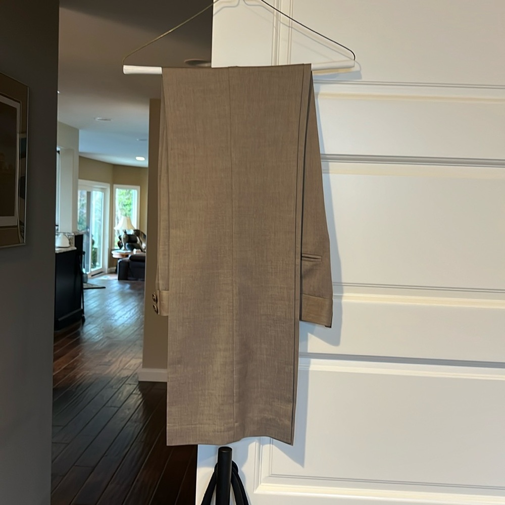 BCBG Maxazria slacks size 4, like new. 33’ inseam